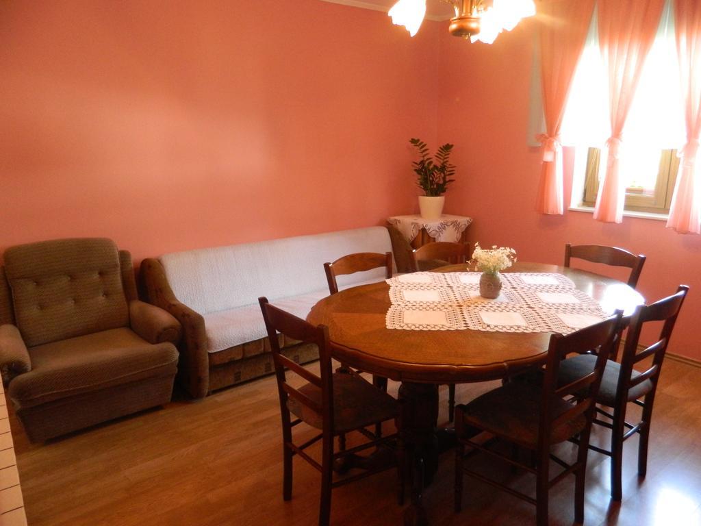 Vacation Home Kuca Za Odmor Красно Поле Екстериор снимка